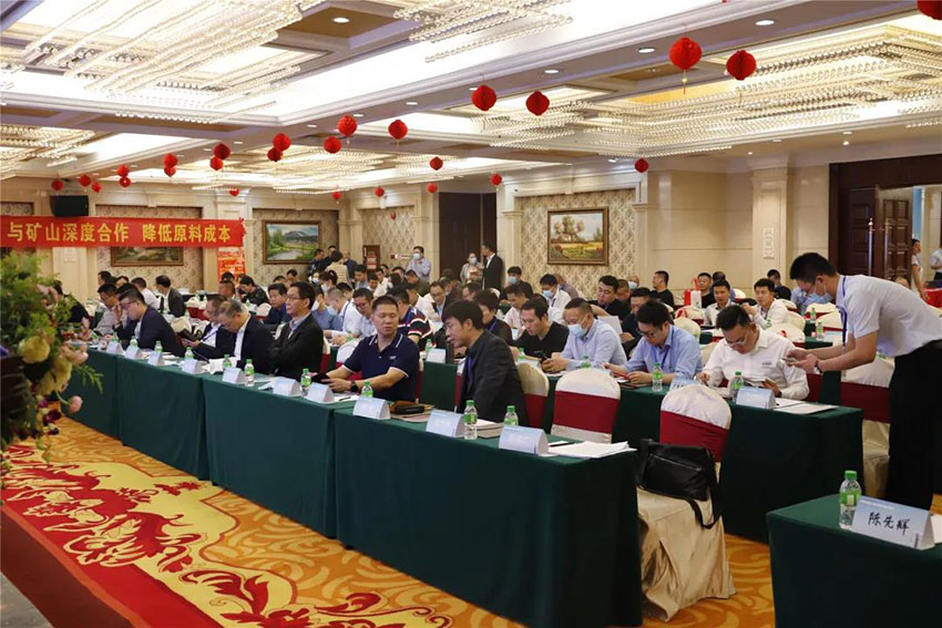 廣東陶瓷協(xié)會(huì )陶瓷原料專(zhuān)委會(huì )成立，萬(wàn)達業(yè)任副會(huì )長(cháng)單位